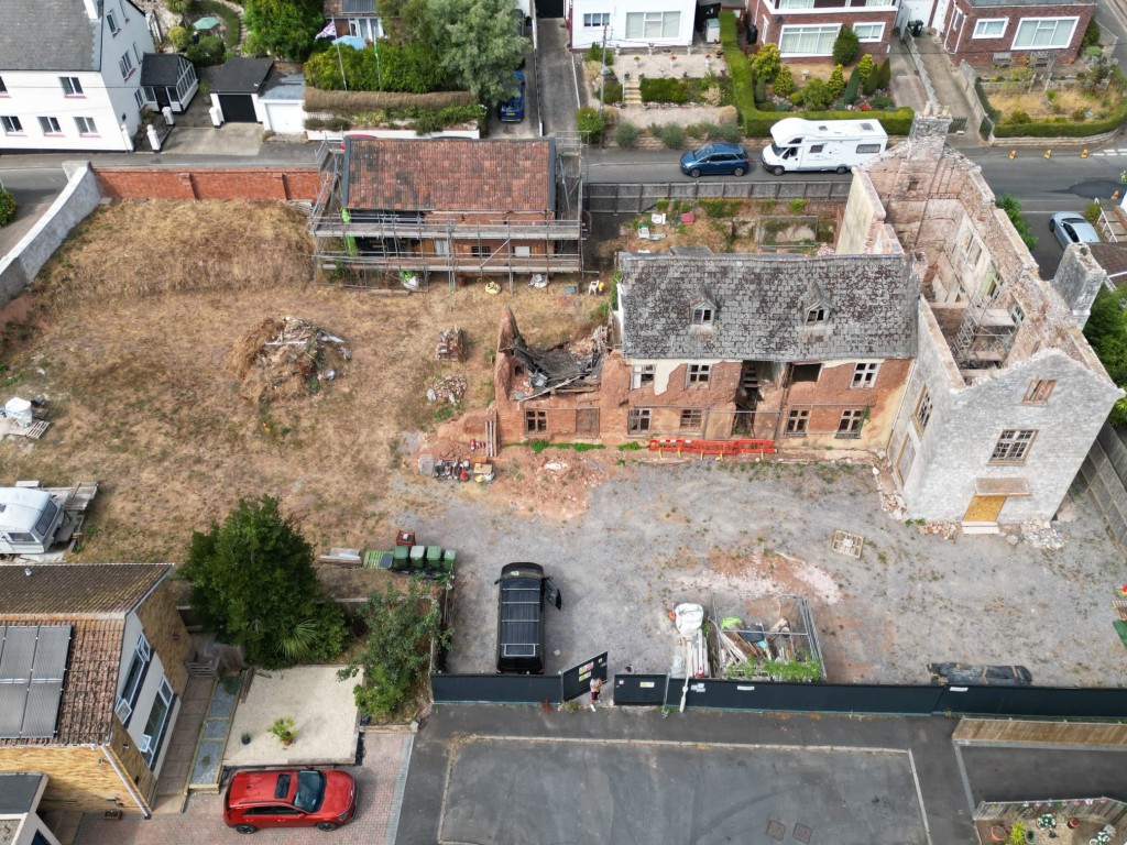 Lot: 198 - FORMER HISTORIC SITE FOR RESIDENTIAL DEVELOPMENT WITH PLANNING FOR SEVEN DWELLINGS - Drone photo of whole site